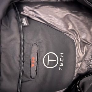 Tumi tech black men’s insulated jacket large